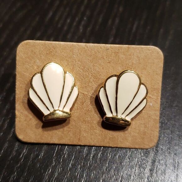 Vintage Napier Enamel and Goldtone Seashell Sea Shell Stud Earrings - Picture 1 of 6